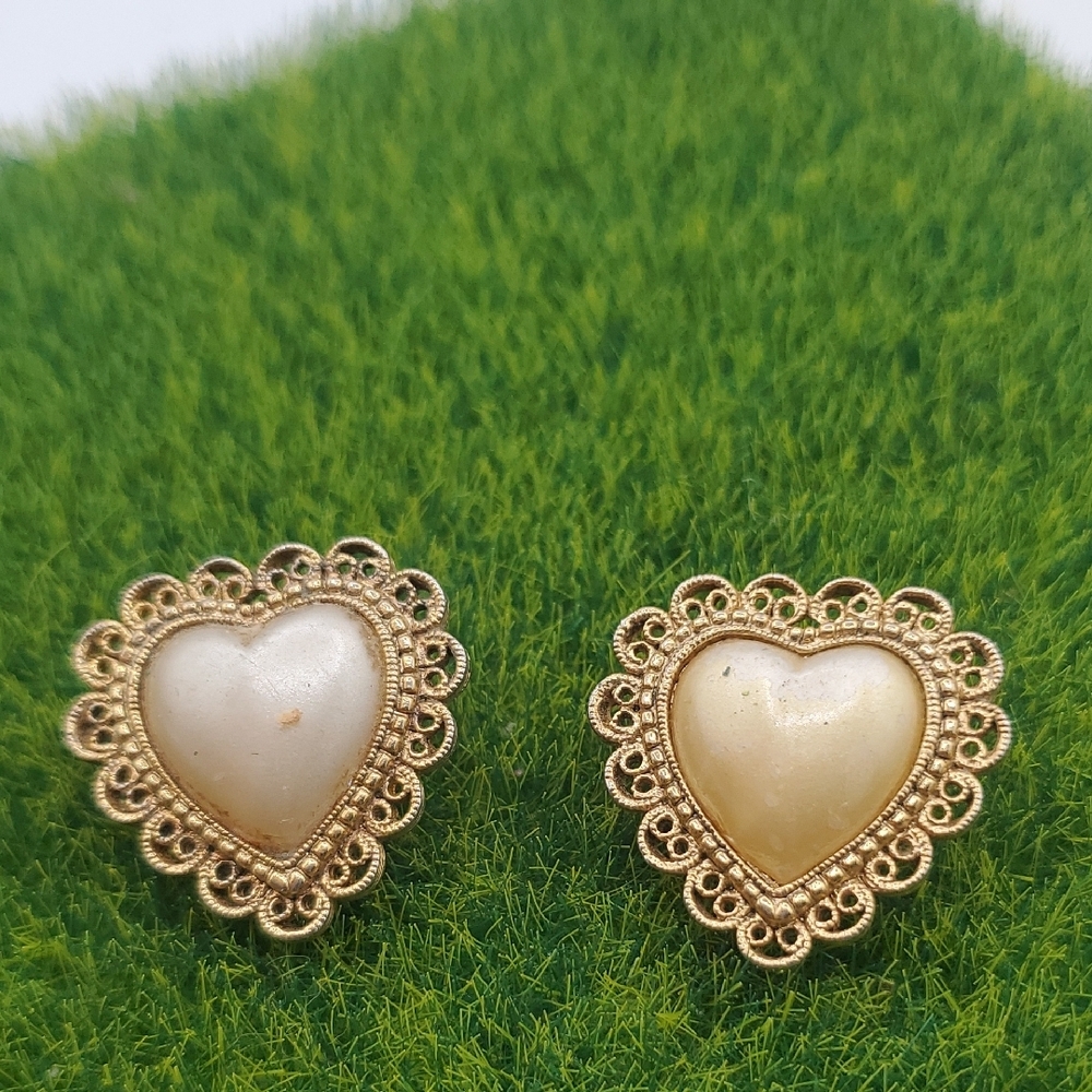 Gold-Tone Heart Lace Doily Pearl Stud Earrings - Women Jewelry E104